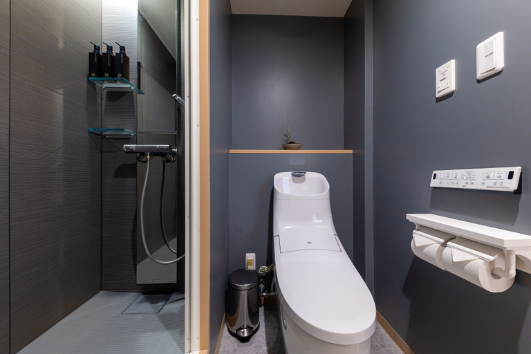 Bathroom 4, The Happo, Hakuba