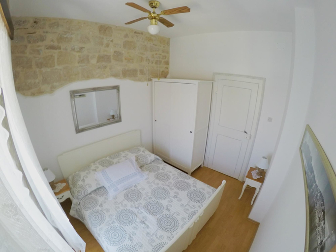 Bedroom 2, Castel Nonna Franka, Sutivan