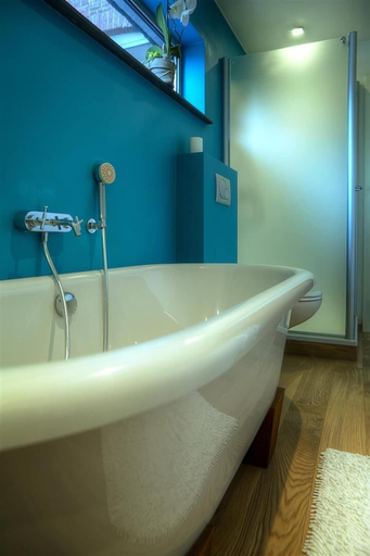 Bathroom 3, Menin Gate House 2, West-Vlaanderen