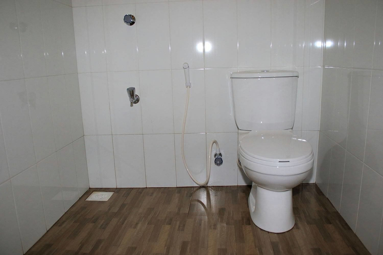 Bathroom 4, Sanemro Villa, Dambulla