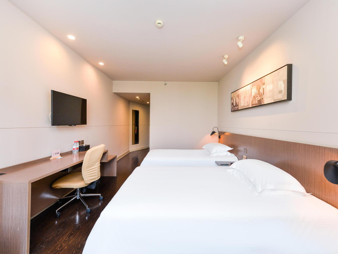 Bedroom 18