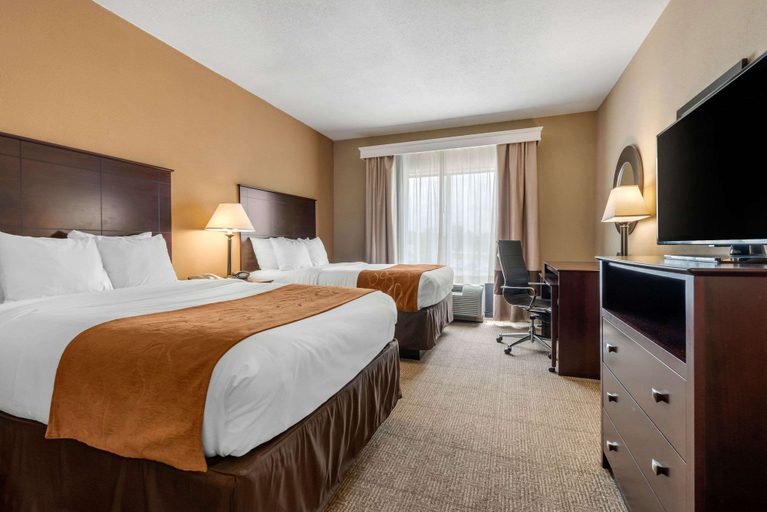 Bedroom 3, Comfort Suites near Route 66, Sangamon