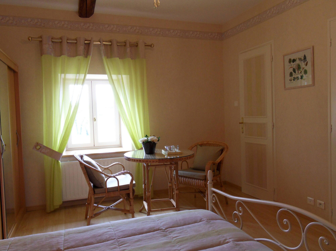 Bedroom 3, Aux 3 Sapins, Rhône