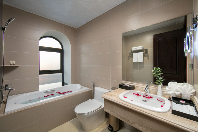 Bathroom 5, Halios Hotel Halong, Hạ Long
