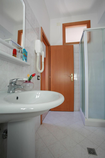 Bathroom 3, Hotel Letizia, Rimini