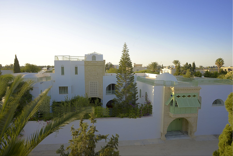 Exterior & Views