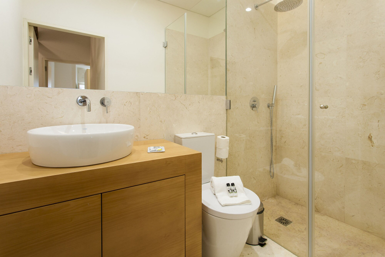 Bathroom 3, ALTIDO Downtown Design Apartments, Lisbon