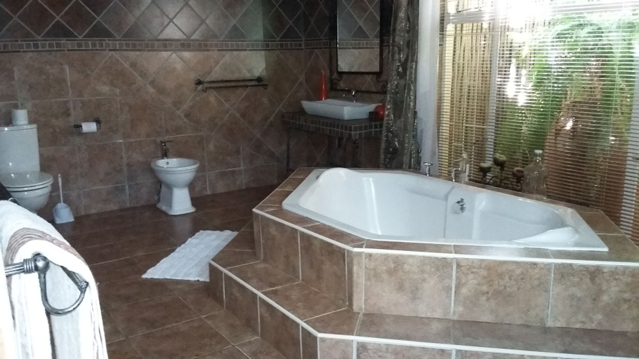 Bathroom 3, Destiny Inn Lodge, Capricorn