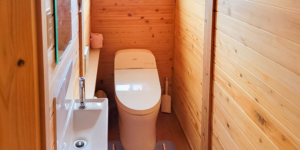 Bathroom 4, Pension Snadun, Ginoza
