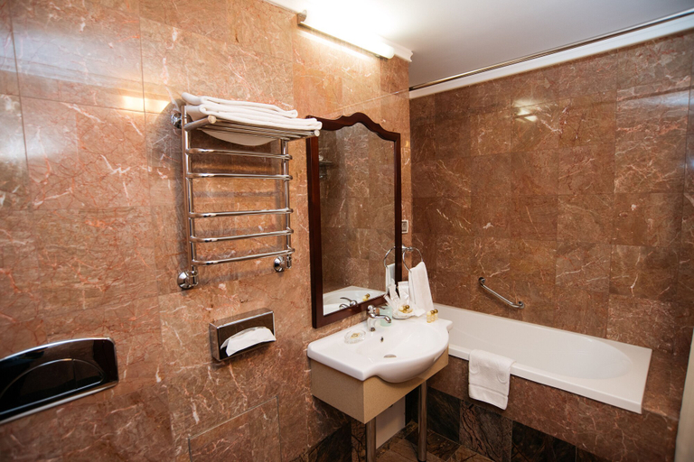 Bathroom 5, Grand Hotel Astrakhan, Privolzhskiy rayon