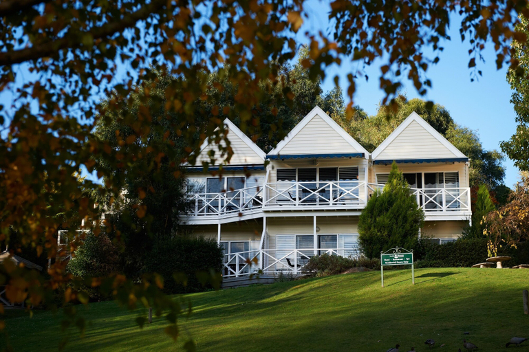 Exterior & Views 2, Lake House Daylesford, Hepburn - East