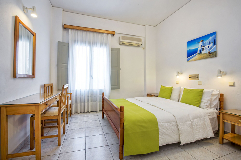 Bedroom 4, Hotel Makarios, South Aegean