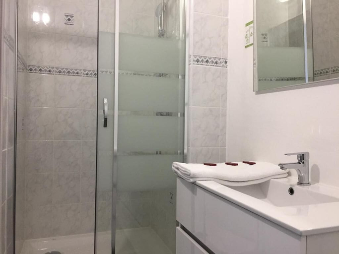 Bathroom 4, Le Crystal Hôtel, Charente-Maritime