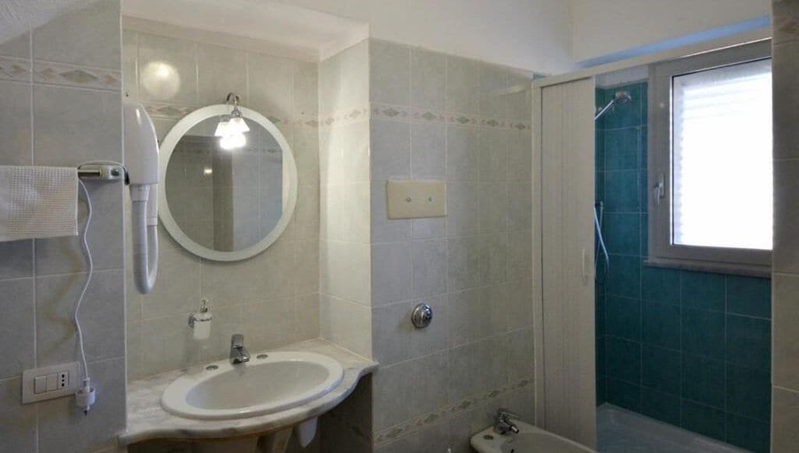 Bathroom 3, Holidays Cefalù, Palermo