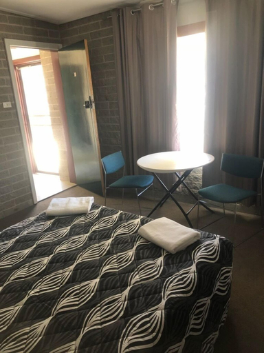 Bedroom 2, Shamrock Hotel Motel Balranald, Balranald