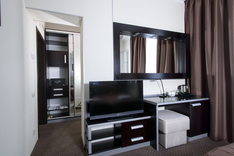 Others 4, Hotel Vikey, Kyievo-Sviatoshyns'kyi