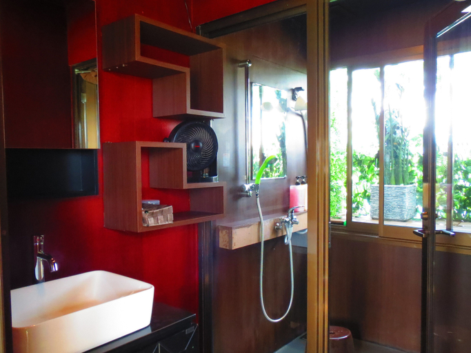 Bathroom 5, Stella Resort - Hostel, Naha
