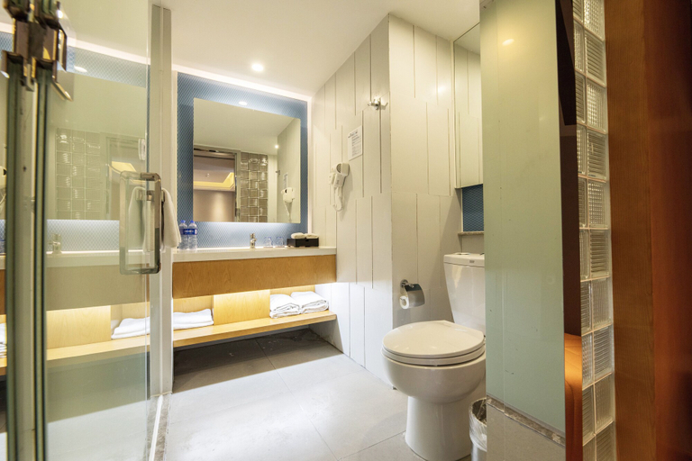 Bathroom 5, Holiday Inn Express DAOCHENG YADING by IHG, Garzê Tibetan