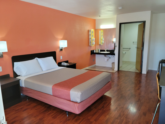 Bedroom 3, Motel 6 Santa Nella, CA - Los Banos, Merced