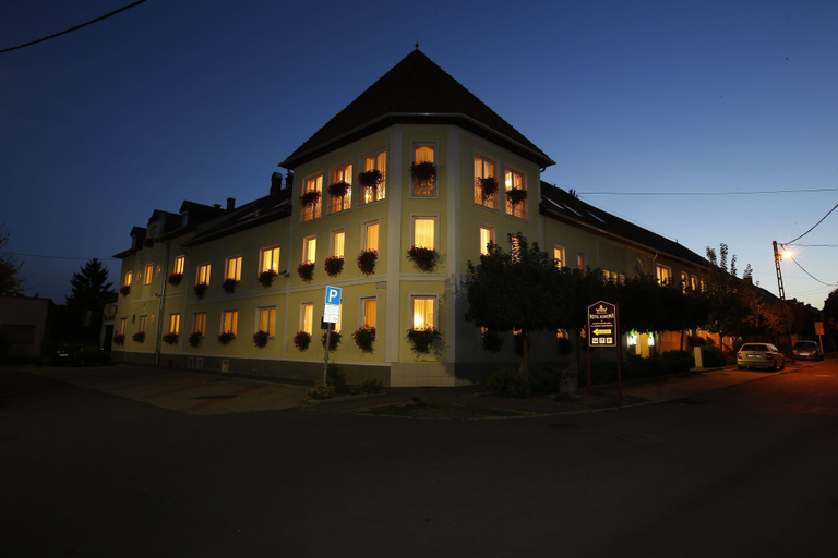 Exterior & Views 2, Hotel Korona Eger, Eger