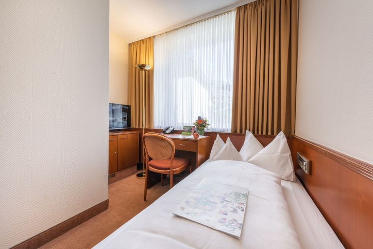 Bedroom 5, Parkhotel Stadtallendorf, Marburg-Biedenkopf