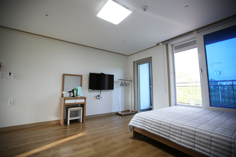 Bedroom 2, Flora Hostel Pension, Yeosu