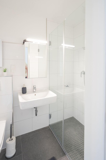 Bathroom 3, Glück Auf Appartements Kammerstraße, Duisburg