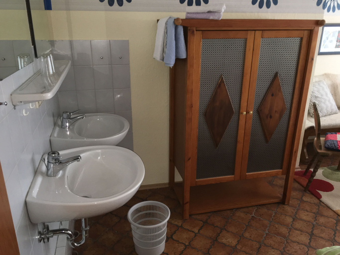 Bathroom 5, Berggasthaus Kandelhof, Emmendingen
