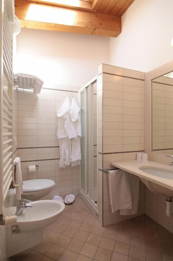 Bathroom 5, Hotel Acropolis, Rimini