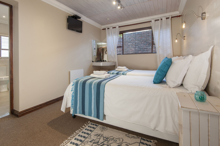 Bedroom 3, White Shark Guest House, Overberg