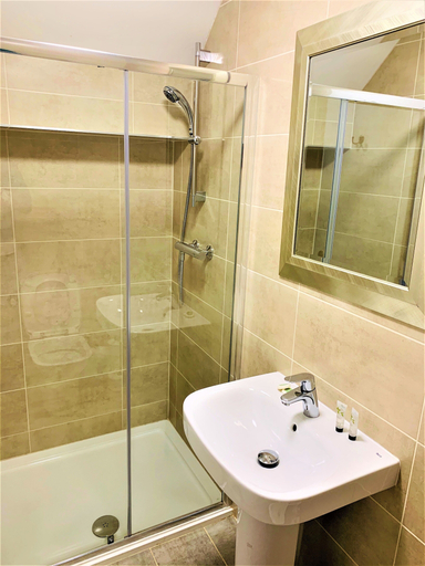 Bathroom 4, The Chequers Inn, Buckinghamshire
