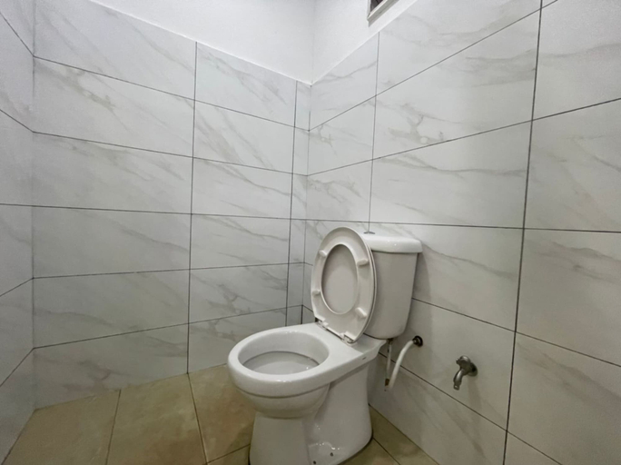 Bathroom, OYO 90497 Eva Homestay, Ranau