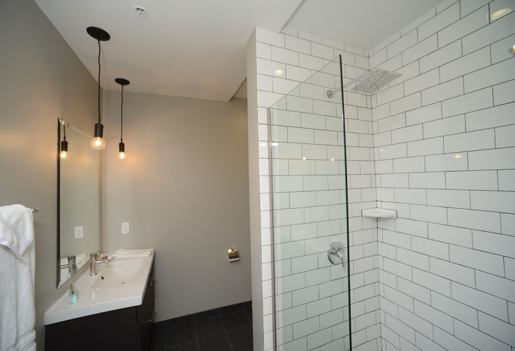 Bathroom 3, Hotel Kilbourne Downtown Sandusky, Erie
