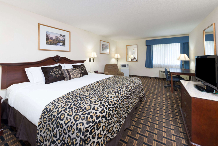 Bedroom 3, Baymont by Wyndham Osage Beach, Camden