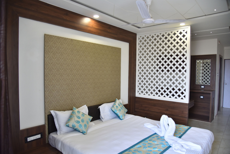 Bedroom 3, Hotel Savera Inn, Morbi