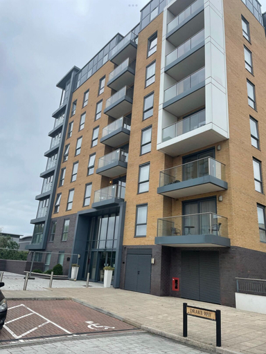 Exterior & Views, Impeccable 2-bed Apartment in Reading, Wokingham