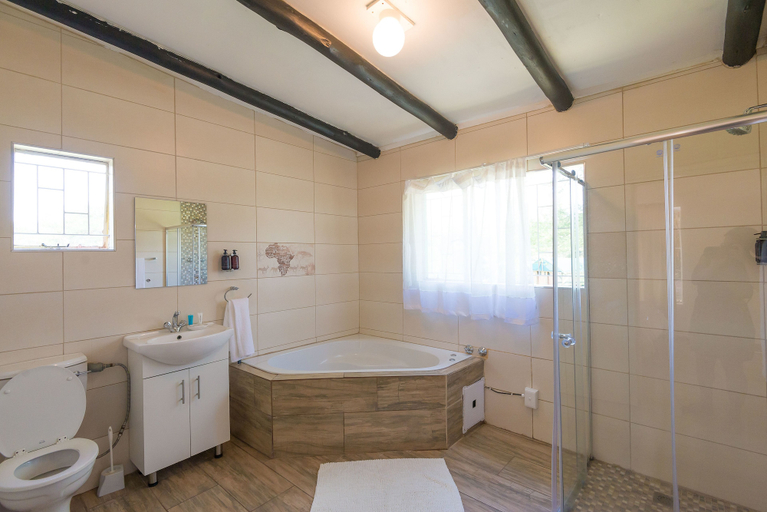 Bathroom 4, Amadwala Lodge, City of Johannesburg