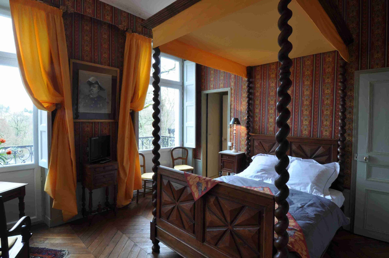 Bedroom 4, Le Château de la Vierge, Essonne