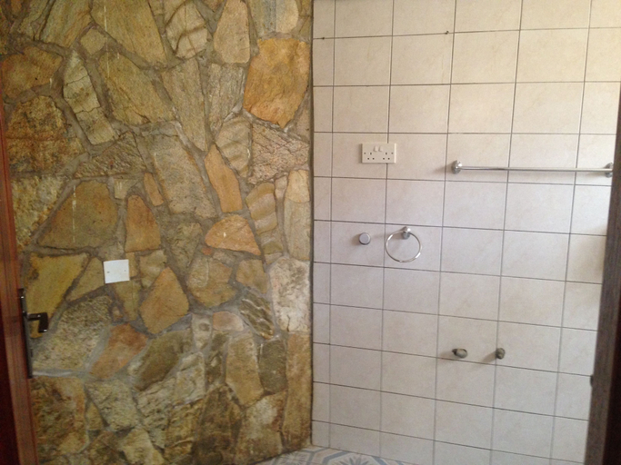 Bathroom 3, La Fève Bed & Breakfast, Entebbe