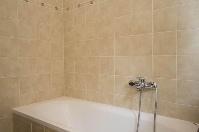 Bathroom 3, Agli Ulivi Cecina, Brescia