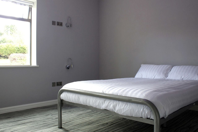 Bedroom 2, The International