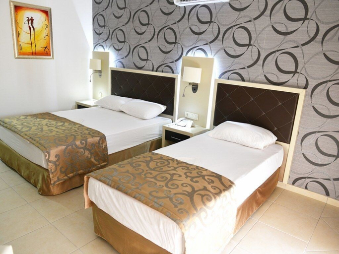Bedroom 3, Asrın Beach Hotel - All Inclusive, Alanya