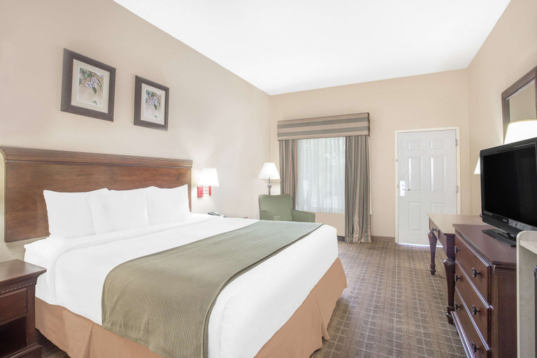 Bedroom 3, Baymont by Wyndham Crestview, Okaloosa