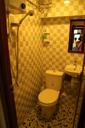 Bathroom 4, European Hostel, Kowloon
