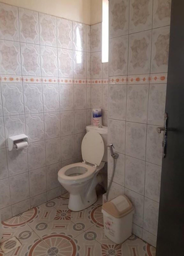 Bathroom 3, Pope Paul V1 Memorial Hotel, Kampala