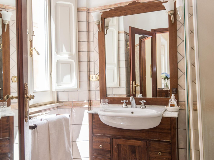 Bathroom 4, RSH Spanish Steps Luxury Apartment, Rome