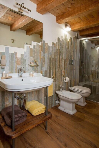 Bathroom 5, La cor de Jeremie, Aosta