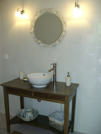 Bathroom 5, Chambre d'hôtes - Domaine De Berthegille, Charente-Maritime
