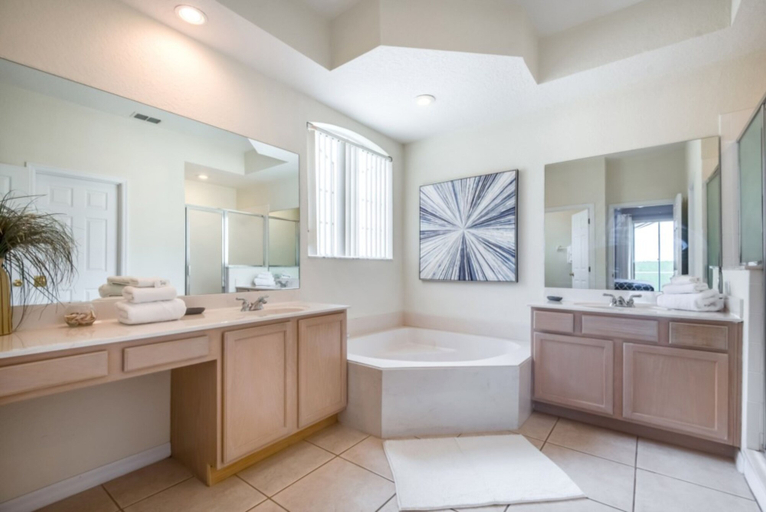 Bathroom 3, 169 Belf, Polk