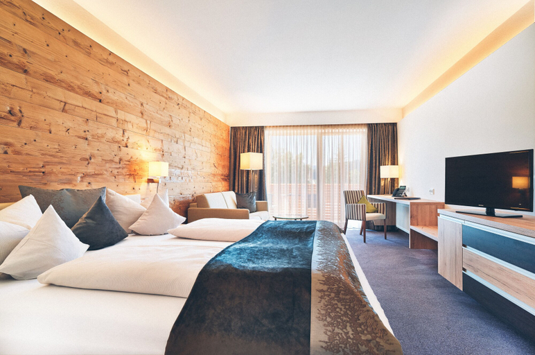 Bedroom 3, Wellnesshotel Eibl-Brunner, Regen